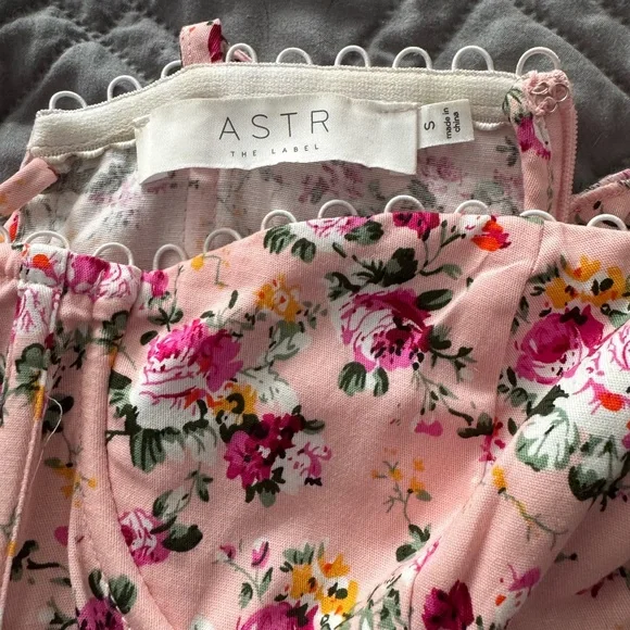 Like NEW ASTR the label floral corset top - Picture 6 of 8
